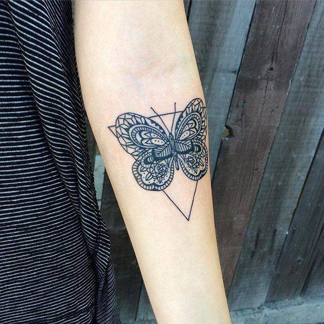 tatouage papillon 97