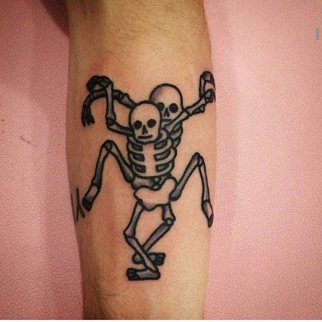 tatouage tete de mort 65