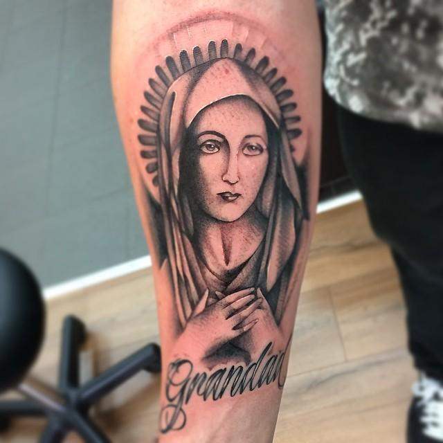 tatouage vierge marie 53