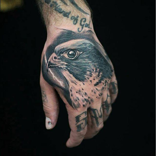 tatouage aigle 123