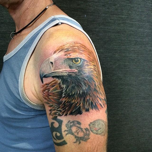 tatouage aigle 77