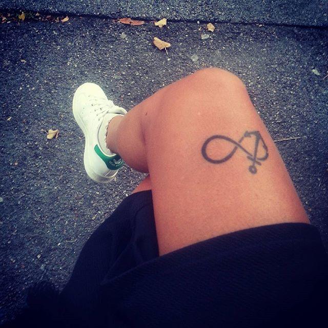 tatouage infini symbole 19