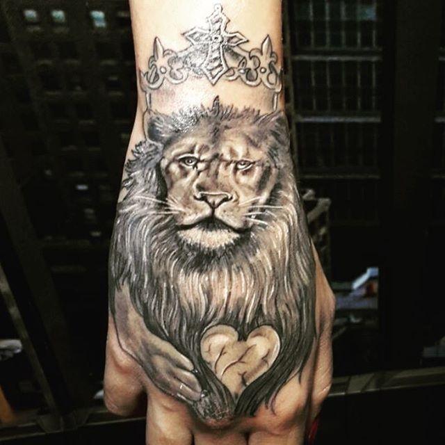 tatouage lion 129