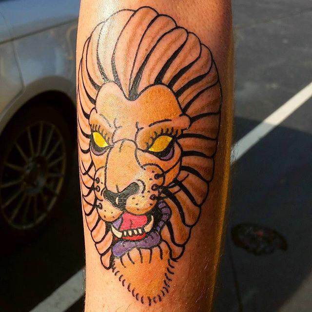 tatouage lion 131