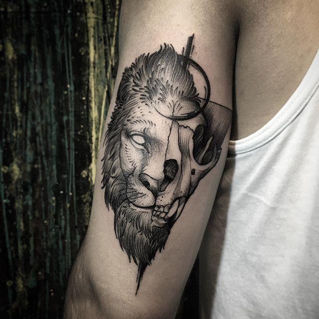 tatouage lion 33