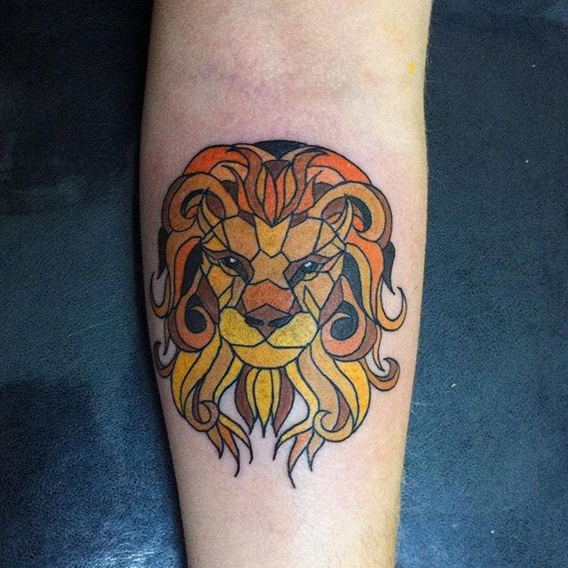 tatouage lion 43