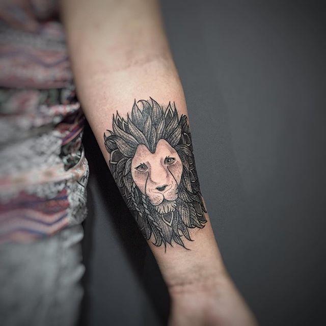 tatouage lion 47
