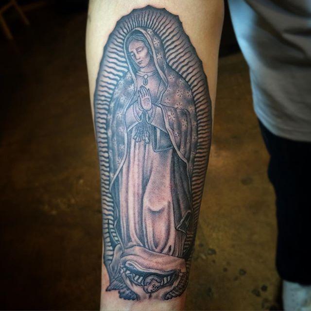 tatouage motif religieux 51