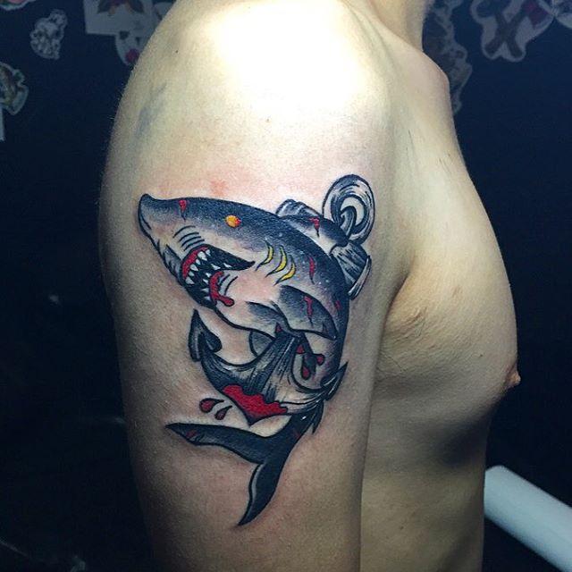 tatouage requin 107