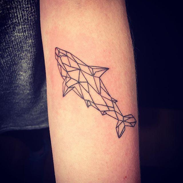 tatouage requin 75