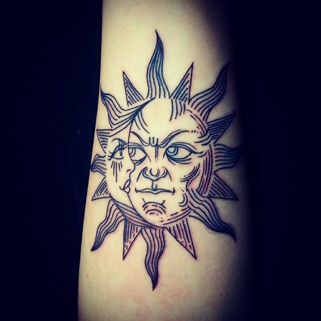 tatouage soleil 43