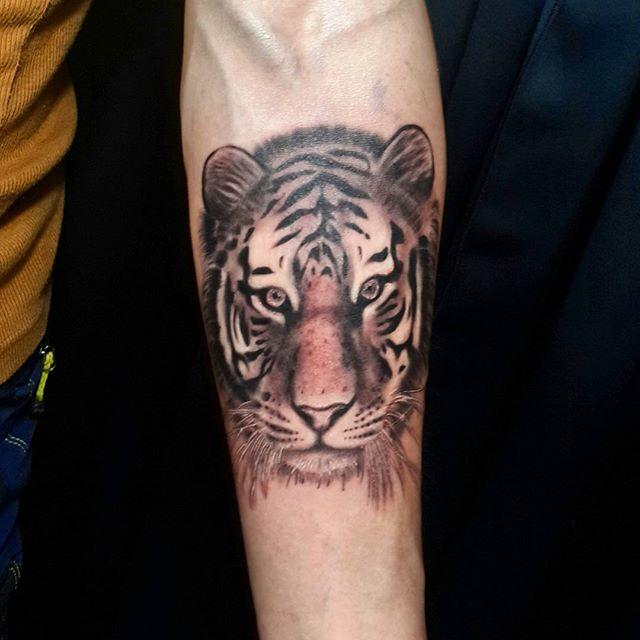 tatouage tigre 129