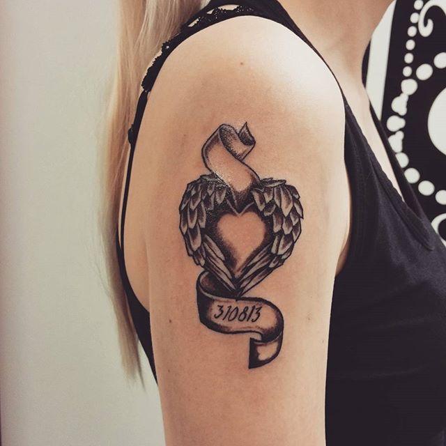 tatouage coeur 57