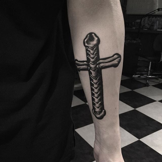 tatouage croix 43