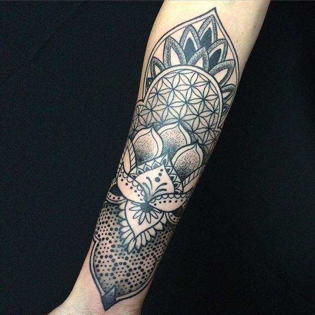 tatouage fleur lotus 77