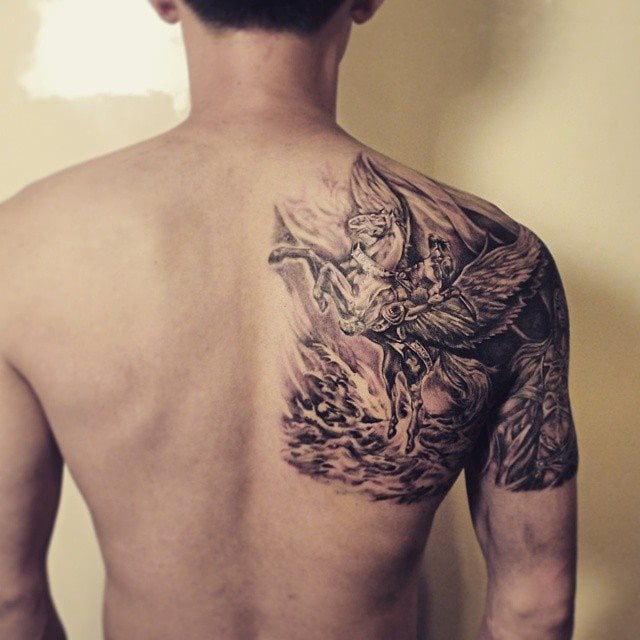 tatouage homme dos 61