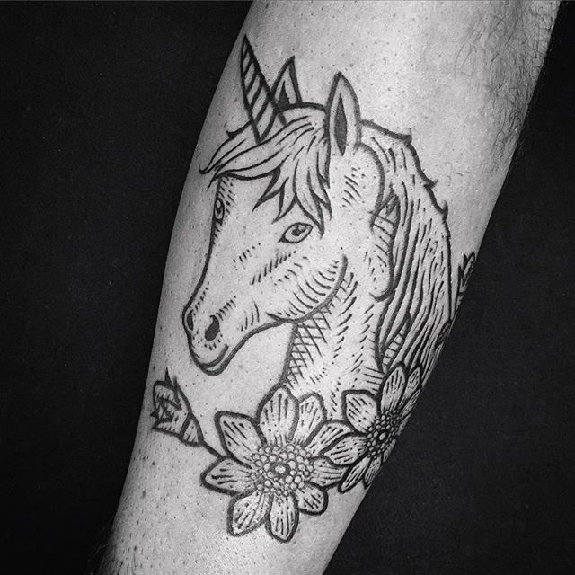 tatouage licorne 109