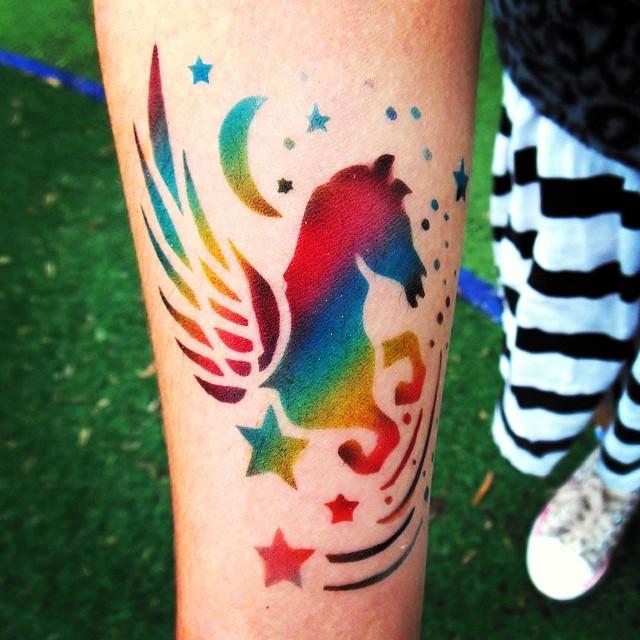 tatouage licorne 77