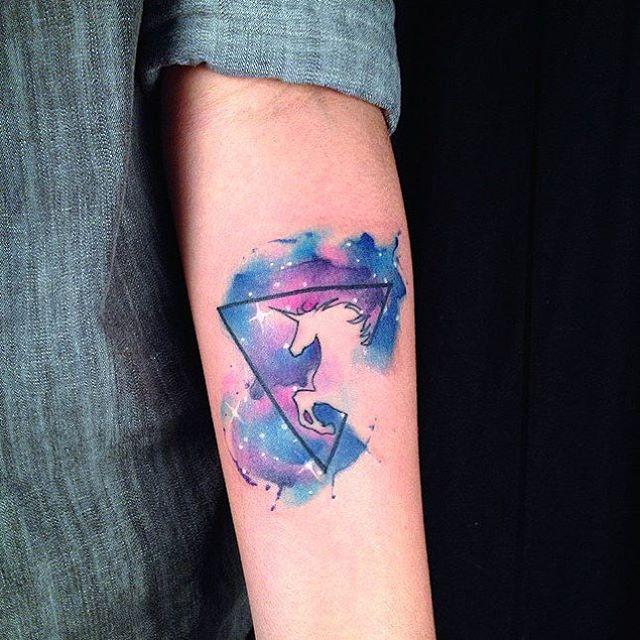 tatouage licorne 83