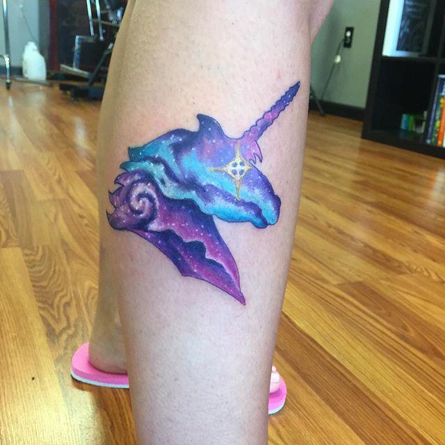 tatouage licorne 89