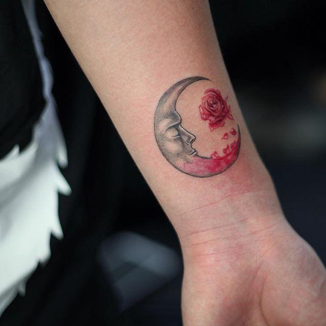 tatouage lune 119