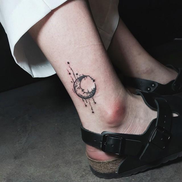 tatouage lune 59