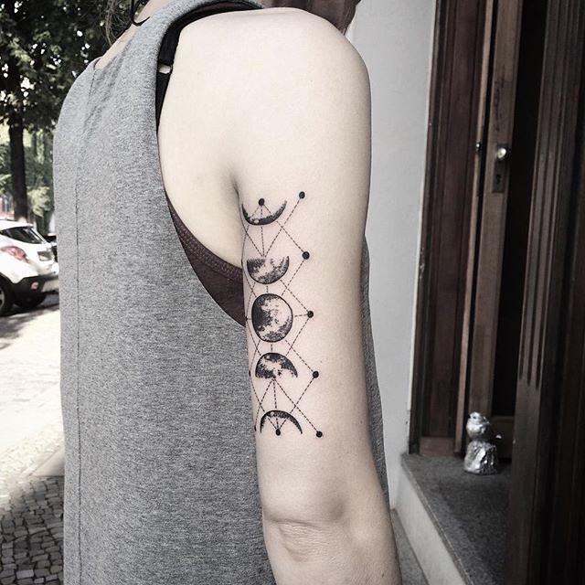 tatouage lune 79