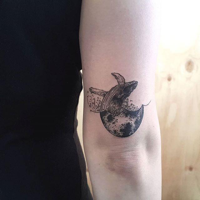 tatouage lune 91