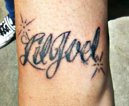 08 tatouages de lettres