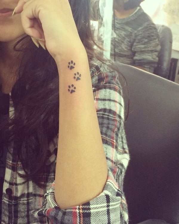 tatouage empreinte chien 111