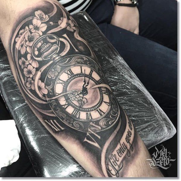 tatouage montre a gousset 163