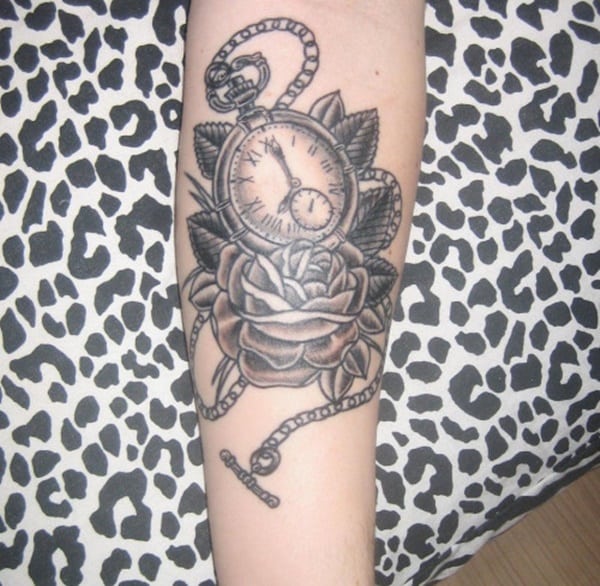 tatouage montre a gousset 325