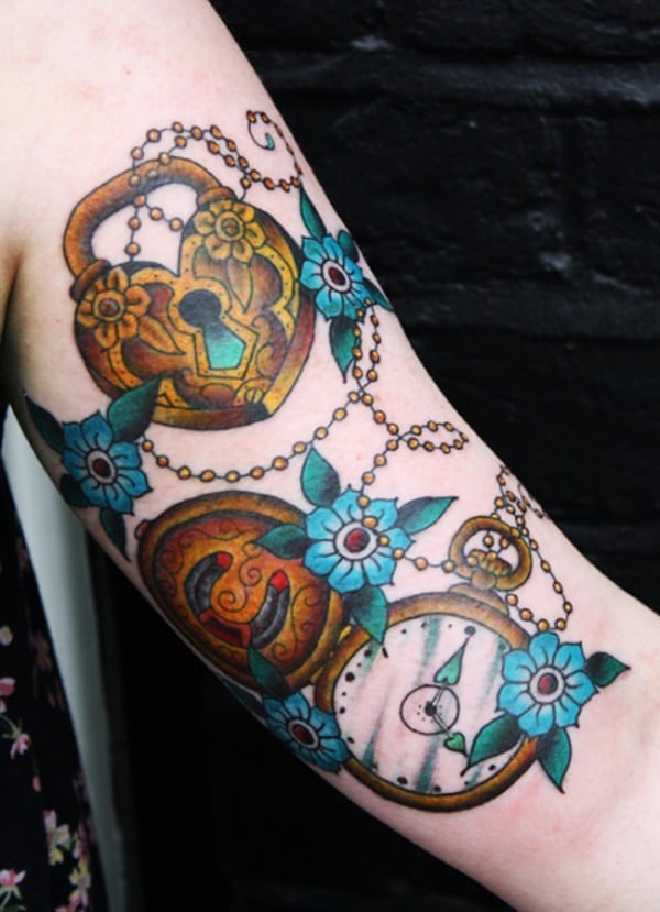 tatouage montre a gousset 327