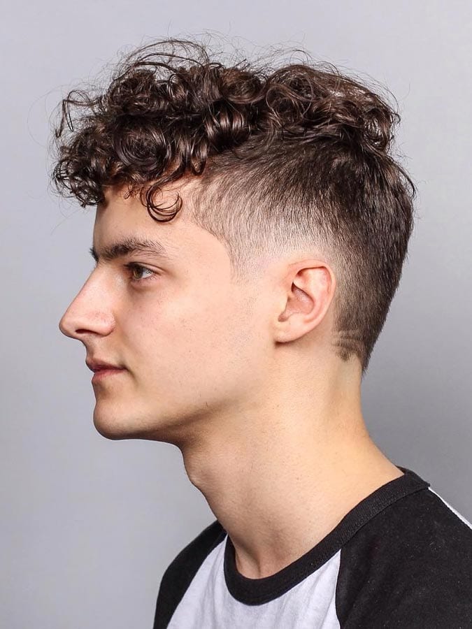 coiffure cheveux boucles homme 31