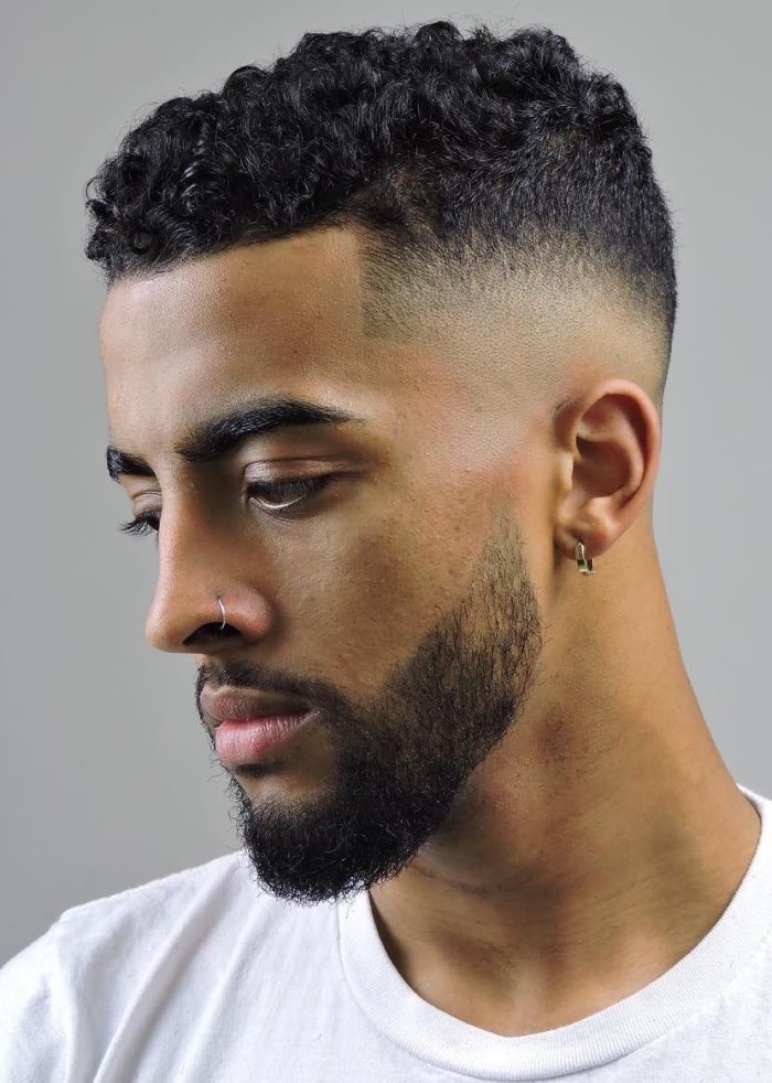 coiffure cheveux boucles homme 67