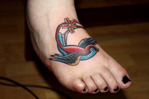 45 tatouages pied