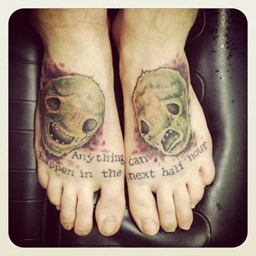 53 tatouages pied