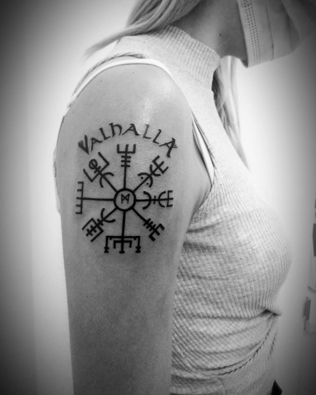 tattoo boussole vegvisir06