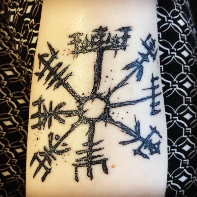 tattoo boussole vegvisir104