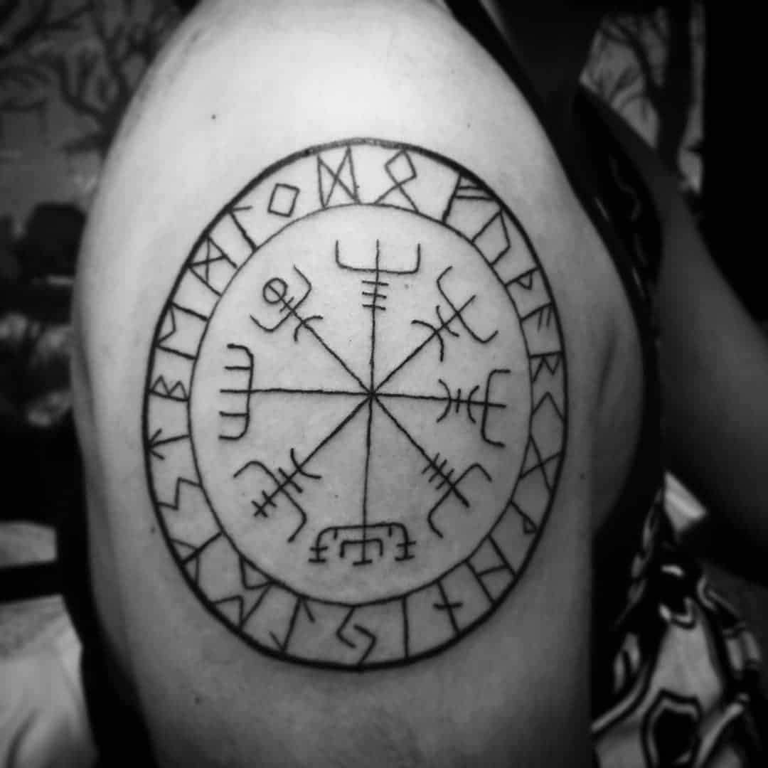 tattoo boussole vegvisir114