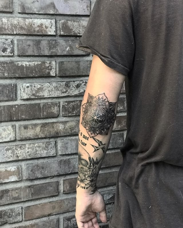 tattoo boussole vegvisir120