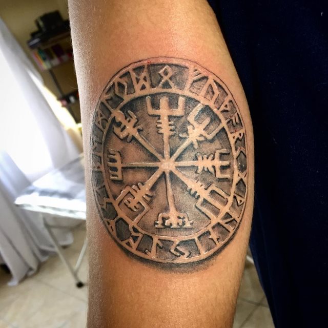 tattoo boussole vegvisir123