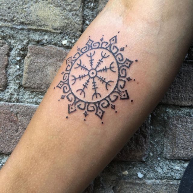 tattoo boussole vegvisir22