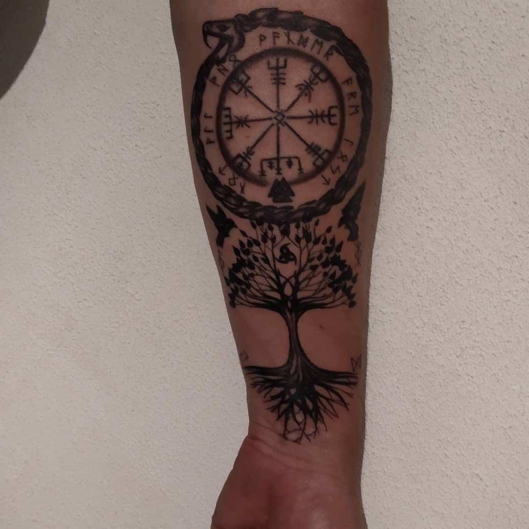 tattoo boussole vegvisir25