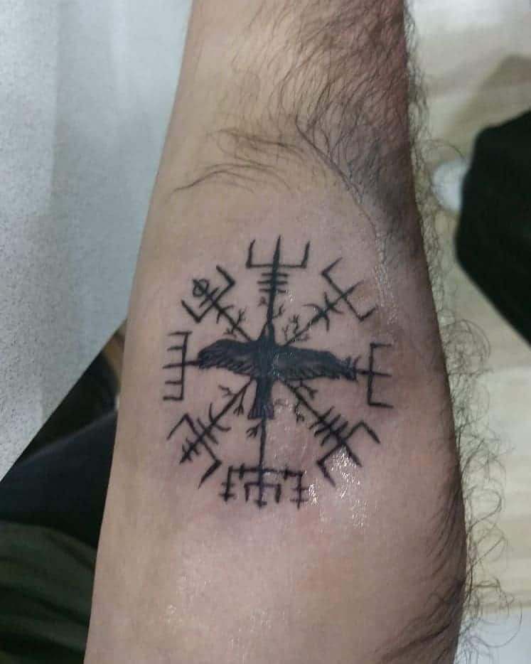 tattoo boussole vegvisir42