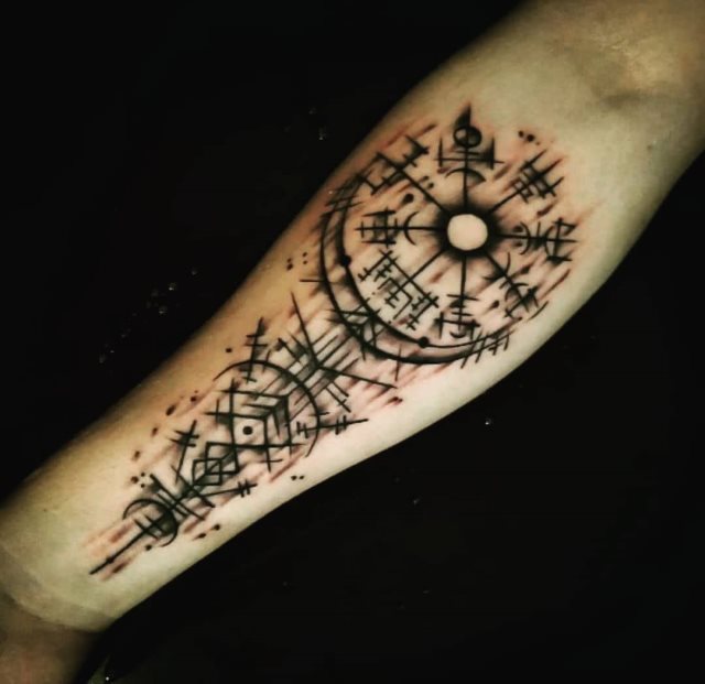 tattoo boussole vegvisir55