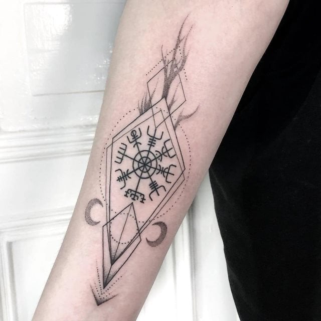 tattoo boussole vegvisir60