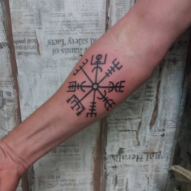 tattoo boussole vegvisir71