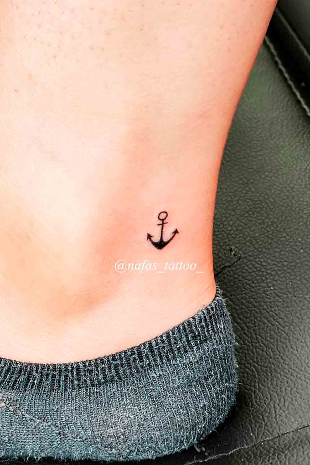 tatouage ancre pour homme 15