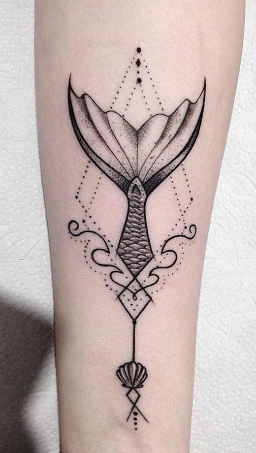 tatouage de sirene sur femme 33